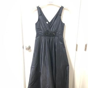 TERI JON BLACK SLEEVELESS GOWN